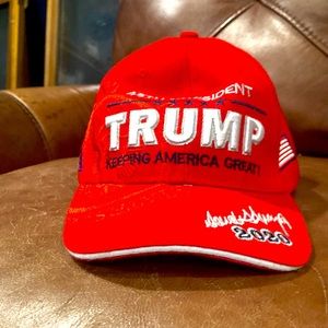 red trump hat